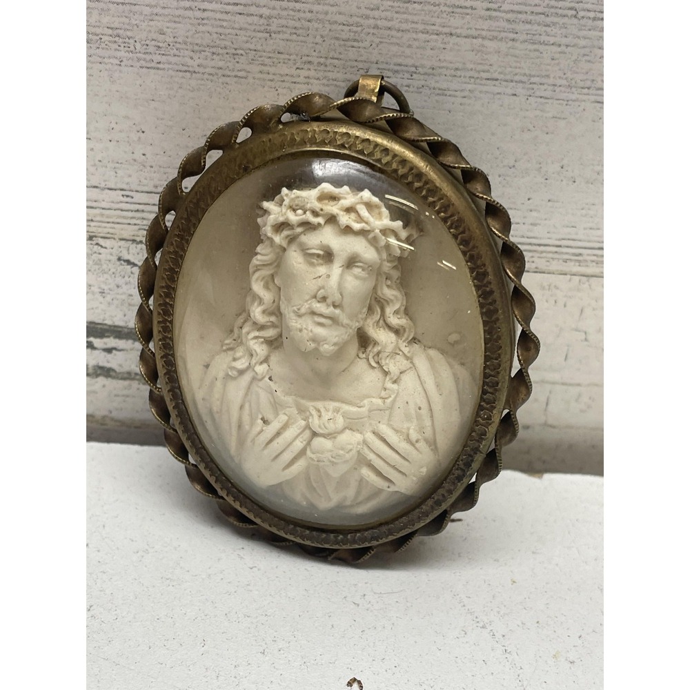 Vintage Sacred Heart Jesus Relief Oval Wall Plaque Cameo Brass Frame Religious